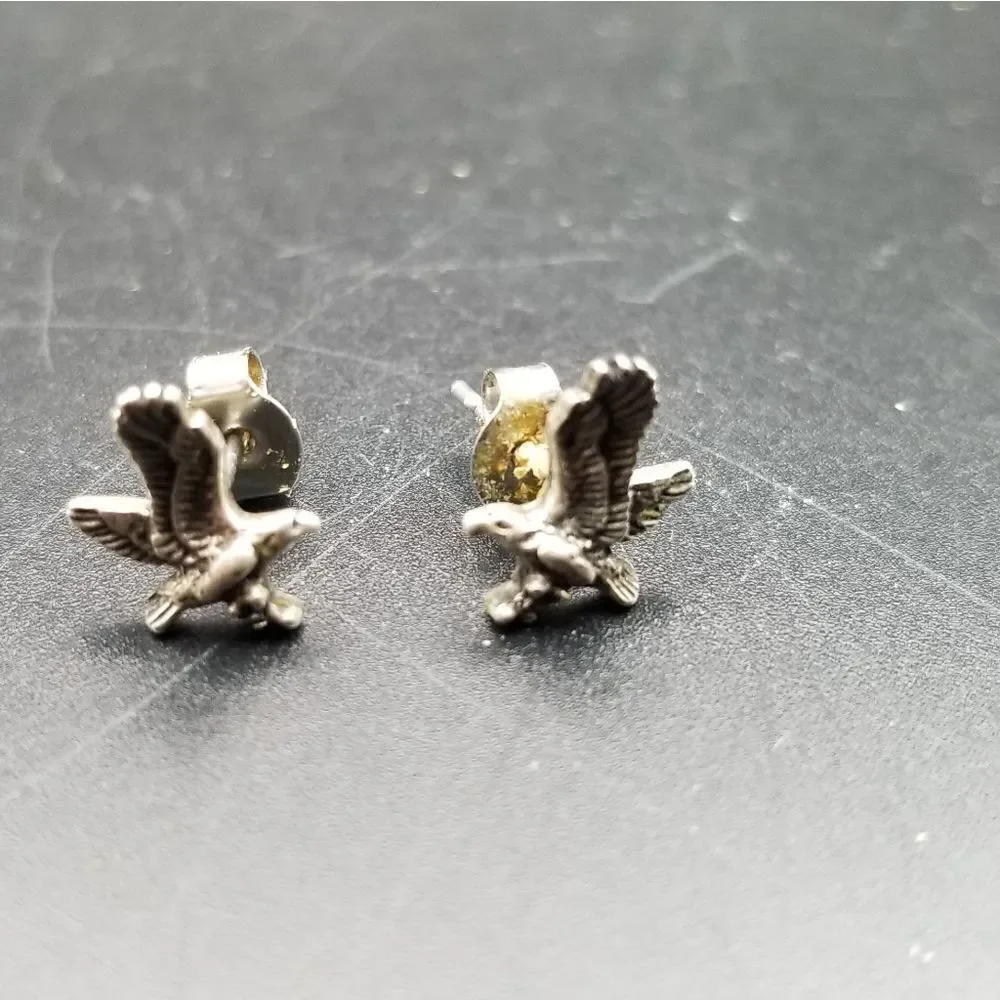 Silver flying eagle earrings. E0112